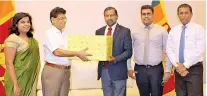  ??  ?? Sri Lanka Tea Board Chairman Jayampathi Molligoda hands over first batch of Ceylon Tea-branded face masks to Foreign Relations Ministry Secretary Admiral Prof. Jayanath Colombage
