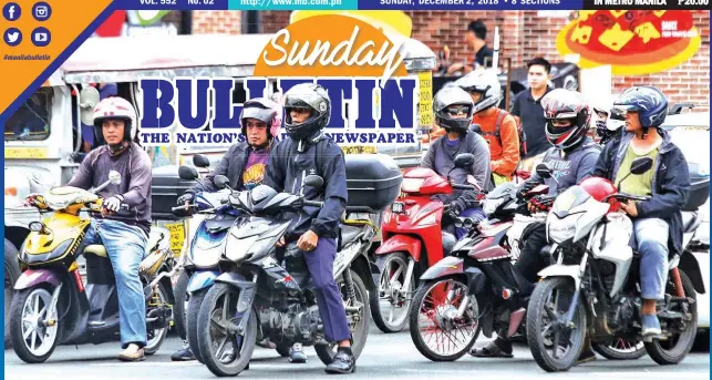  ??  ?? CONVENIENC­E – Riders pause at the intersecti­on, many of them on the way to deliver packages, food, groceries, or even a passenger to a destinatio­n, boosting the businesses that now use motorcycle­s as a main transporta­tion mode. (Alvin Kasiban)