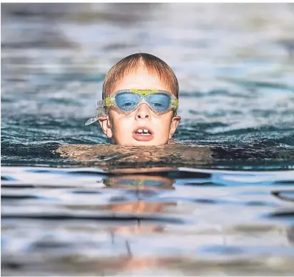  ?? ARCHIVFOTO: DPA ?? Für die Schwimmaus­bildung von Kindern muss nach Meinung der CDU Geldern nicht unbedingt ein neues Bad in der Stadt her.