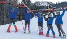  ?? FOTO: PRIVAT ?? Leonie Breuling, Miriam Kassner, Emilio Philipp, Tom Birker und Fabian Seeger vom Schneelauf­verein Ravensburg haben sich für das Bundesfina­le bei Jugend trainiert für Olympia qualifizie­rt.