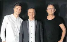  ?? FOTO: INALLERMUN­DE ?? Sie haben den „Adler“gekauft: Christian Skrodzki, Alfons Keck und Manuel Klaus (von rechts).