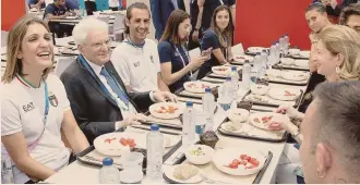  ?? REuTERS ?? al Villaggio olimpico.
Il presidente della Repubblica, Sergio Mattarella, ieri ha incontrato le atlete e gli atleti dell’Italia Team