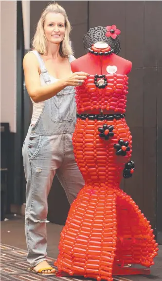  ?? Picture: GLENN HAMPSON ?? Rebecca Leciej and the balloon dress she created for the convention.