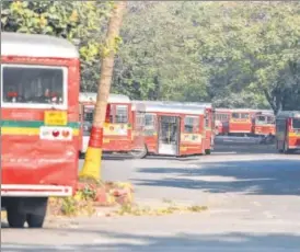  ?? KUNAL PATIL/HT PHOTO ?? Buses parked at Pratiksha Nagar BEST depot on Sunday.