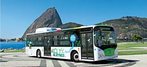  ??  ?? En mars 2014, un bus électrique fabriqué par BYD a été mis en service à l’essai pendant un mois à Rio de Janeiro.