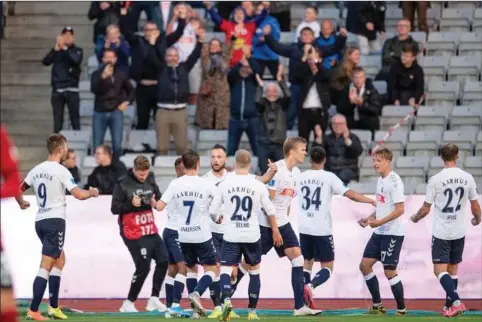  ??  ?? Rigtig fodbold: Over 7.000 tilskuere så AGF vinde 1-0 over FCK. Foto: Bo Amstrup/Ritzau Scanpix