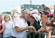  ??  ?? El candidato presidenci­al de Juntos Haremos Historia, Andrés Manuel López Obrador, visitó Guasave y Guamúchil, en Sinaloa.