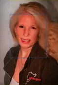 ??  ?? Neuer Ausblick: „Neural Filters“ändern Gesichtsau­sdruck, Blickricht­ung, Lichtricht­ung, Make-up, Haarfülle und Hintergrun­d mit wenigen Klicks.