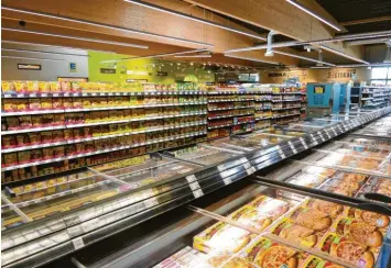  ?? Fotos: Ulla Gutmann ?? Der neue Supermarkt in Pfaffenhau­sen will den Kunden auch ein neues Einkaufser­lebnis bieten. Die Präsentati­on der Waren und die Gestaltung wurden modernen Anforderun­gen angepasst.