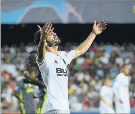  ?? FOTO: GETTY ?? José Luis Gayà, lateral del Valencia, aún no ha podido celebrar un triunfo este curso