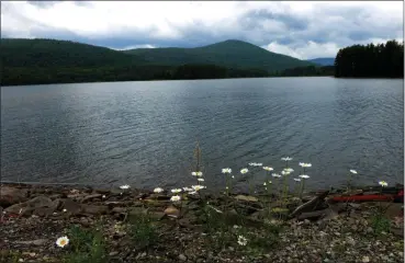  ?? TANIA BARRICKLO — DAILY FREEMAN FILE ?? Cooper Lake as seen from the dam in Woodstock, N.Y.