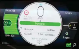 ?? FOTO: TOR MJAALAND ?? Status etter første etappe Kristiansa­nd-lillesand via Høvågveien: Gjennomsni­ttsforbruk 100 km 13,6 kwh. Hvilket tilsvarer rundt 44 mil på fulle batterier.