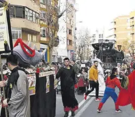  ?? ANDRÉS RODRÍGUEZ ?? El desfile del Entierro de la Sardina, el Martes de Carnaval de 2023.