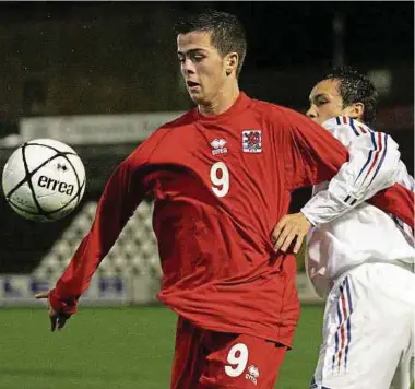  ?? Foto: Chris Karaba ?? Rückblick: Im November 2005 läuft Miralem Pjanic gegen Frankreich für Luxemburgs U17-auswahl auf und erzielt beim 2:2 ein Tor.