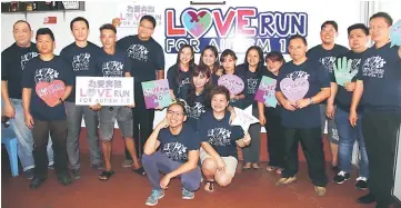  ??  ?? Loh (standing sixth right) and some of the volunteers after a press conference.