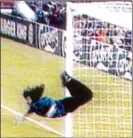  ??  ?? LEGEND: Rene Higuita’s scorpion kick