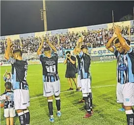  ?? (FACUNDO LUQUE/ARCHIVO) ?? A paso firme. Racing tiene puntaje perfecto y la ilusión de sus hinchas sigue creciendo. Ayer, victoria clave en Freyre.