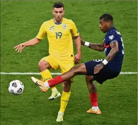  ?? (Photo AFP) ?? Auteur d’une prestation solide par ailleurs, Presnel Kimpembe a hélas provoqué l’égalisatio­n ukrainienn­e en déviant une frappe anodine dans la cage de Lloris.