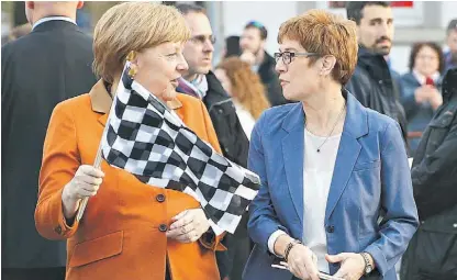  ??  ?? Merkel esteve no Sarre esta semana a dar apoio à ministra-presidente Annegret Kramp-Karrenbaue­r