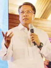  ??  ?? Mar Roxas: “The laws need changing because we give local government units too much power through the Local Government Code. I’ve been through the different anti-red tape efforts of the government. The Local Government Code needs amendments so there’s...