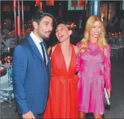  ?? MARCELO SILVESTRO ?? EL “DEBUT”. Moyano y Nicole con María Cher, anfitriona de la cena de la Fundación Voz donde la pareja compartió espacio con Juliana Awada, María Eugenia Vidal y Caro Stanley.