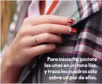  ??  ?? Para iniciarte, píntate las uñas en un tono liso, y traza los cuadros sólo sobre un par de ellas.