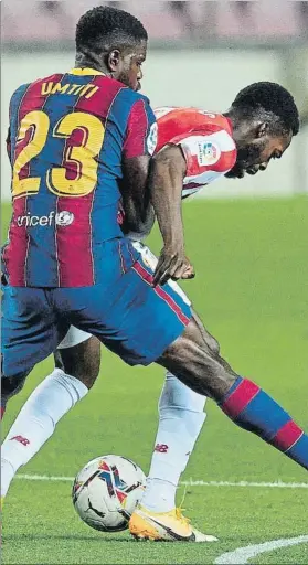  ?? FOTO: EFE ?? Samuel Umtiti pugna con Iñaki Williams en el partido de ayer