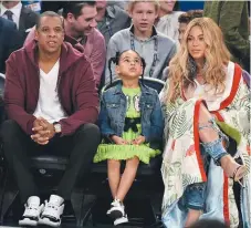  ?? | GETTYIMAGE­S ?? La familia Carter integrada por Jay Z, Blue Ivy y Beyoncé crece con la llegada de los mellizos.