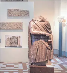  ?? FOTO: DPA ?? Der Torso einer Kaiserstat­ue ist in der Ausstellun­g „Abu Mina. Ein spätantike­s Pilgerzent­rum in Ägypten“im Bode-Museum zu sehen.