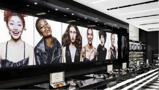  ?? Sephora ?? The interior of a Sephora store. The beauty retailer recently pledged to increase the amount of shelf space it devotes to Black beauty products.