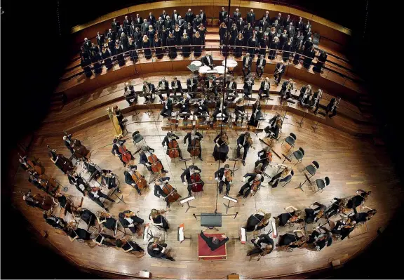  ??  ?? Orizzonti L’Orchestra e il Coro dell’Accademia di Santa Cecilia si sono ampliati per affrontare una stagione sempre più ricca e variegata, aperta anche a importanti produzioni del teatro musicale