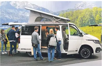  ?? FOTO: CARAVAN-SALON ?? Der Kastenwage­n liegt im Trend, das zeigte sich auch schon beim Caravan-salon 2020 in Düsseldorf. Jetzt werden die Vans in zwei Hallen zu finden sein.