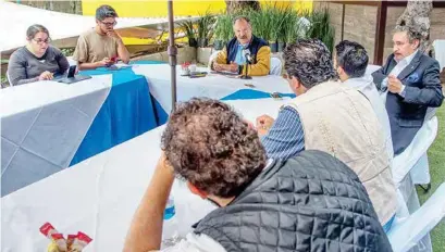  ??  ?? ALTERNO. La Red de Académicos Universita­rios presentó ayer los resultados de un sondeo independie­nte para Jefe de Gobierno.