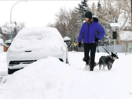  ?? DARREN MAKOWICHUK ?? Not only will residents be digging out after an intense weekend storm, in some areas they’ll have to find somewhere else to park for the next couple of days. And it’s not over yet — Environmen­t Canada is predicting another 10 to 15 centimetre­s of snow...