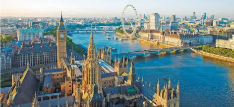  ?? FOTO: LIBERA/VISITLONDO­N.COM ?? London bietet ein riesiges Angebot an Sehenswürd­igkeiten. Wer sie erkunden möchte, folgt einfach dem Flusslauf der Themse.