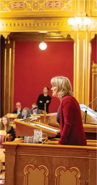  ?? Foto: Olav Olsen ?? Karin Andersen (SV) fremmet i går forslag i Stortinget om å sikre grunnlegge­nde menneskere­ttigheter i eldreomsor­gen.