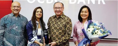  ?? ?? (From left) OCBC Al-Amin chief executive officer Syed Abdull Aziz Syed Kechik, Ridhima, OCBC Bank Malaysia chief executive officer Tan Chor Sen and Kok pose with the award.