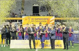  ?? FOTO: PEP MORATA ?? Andreu Subies presidente de la FCF, entregó el trofeo a los campeones