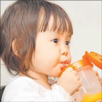  ?? Dreamstime ?? The American Academy of Pediatrics recommends that you offer your child a cup when they start eating solid foods, usually around 6 months.