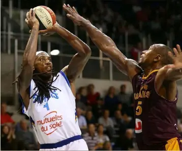  ?? (Photo Sébastien Botella) ?? Tim Blue, brillant le week- end dernier contre Orléans, a été élu MVP de la quatrième journée de Pro A. Il sera, une nouvelle fois, l’un des hommes fort du collectif antibois contre l’Asvel.