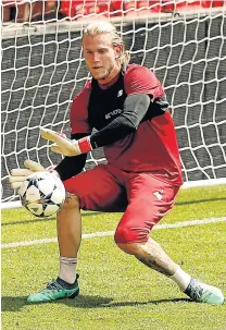  ?? Picture: REUTERS ?? GETTING A GRIP ON THINGS: Liverpool's Loris Karius during training this week at Anfield