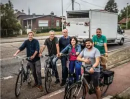  ?? FOTO SVEN DILLEN ?? De fietsers van Groen met centraal Björn Rzoska.