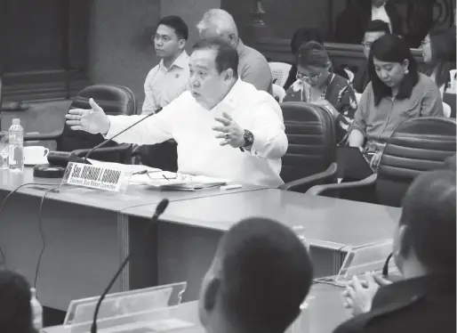  ??  ?? PROBE ON PHP6.8-B SHABU SHIPMENT. Senator Richard Gordon, Chairman of the Blue Ribbon Committee, presides over the continuati­on of the Senate investigat­ion on the PHP6.8-billion shabu shipment inside the magnetic lifters at the Senate in Pasay City on Tuesday (October 30, 2018).(PNA)