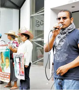  ??  ?? El abogado Vidulfo Rosales tras el encuentro en la Función Pública.