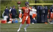  ?? NAM Y. HUH — ASSOCIATED PRESS ?? Bears quarterbac­k Mitchell Trubisky works out during a recent rookie mini camp in Lake Forest, Ill.