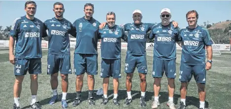  ?? /TWITTER DOMENEC TORRENT. ?? El cuerpo técnico que encabezaba el español Torrent (centro) con el campeón brasileño ha sido despedido luego de sufrir una nueva goleada el pasado fin de semana, ahora por 4-0 en su visita al Atlético Mineiro.