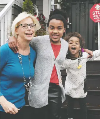  ?? NICK PROCAYLO ?? Barbara Insley with her daughters Adina, right, and Makeda, are both adopted from Ethiopia. It was recently discovered Makeda has a fatal neurodegen­erative disease called aspartylgl­ucosaminur­ia (AGU) that currently has no treatment or cure. The family is raising $500,000 for promising gene therapy treatment.