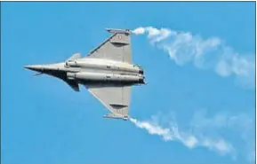  ?? ABHISHEK CHINNAPPA / REUTERS ?? Un cazabombar­dero francés Rafale