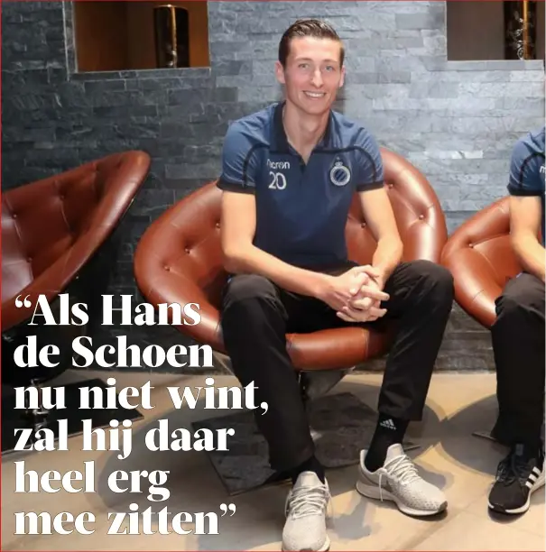  ?? ?? Hans Vanaken (26) kan vanavond geschieden­is schrijven voor Club Brugge. Nog nooit eerder ging de Gouden Schoen drie jaar op een rij naar een speler van blauw-zwart. Wij brachten de uittredend­e Gouden Schoen samen met de gedoodverf­de favoriet voor de trofee van dit jaar. Ruud Vormer (30): “Ik zou het heel vreemd vinden als Hans hem niet wint.”