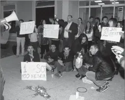  ??  ?? Protesta e studentëve